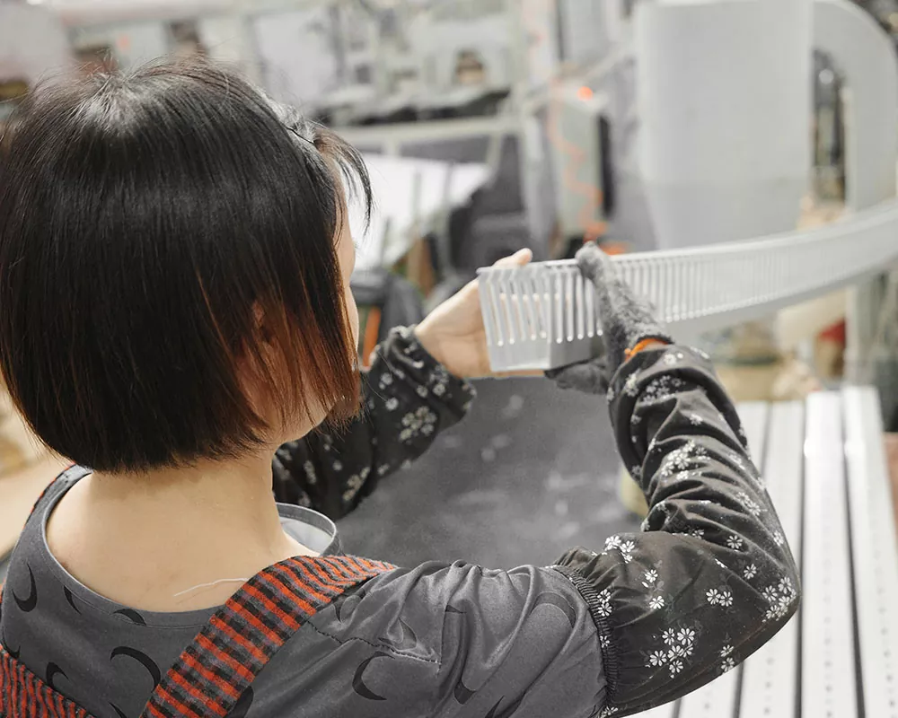 pvc ပလပ်စတစ် နှာမောင်းထုတ်ခြင်းအတွက် CE လက်မှတ်နှင့် အမျိုးသားစံနှုန်းများအကြား ကွာခြားချက်များကား အဘယ်နည်း။